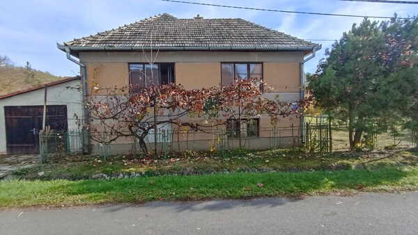Dom v obci Ľuboriečka s veľkým pozemkom,