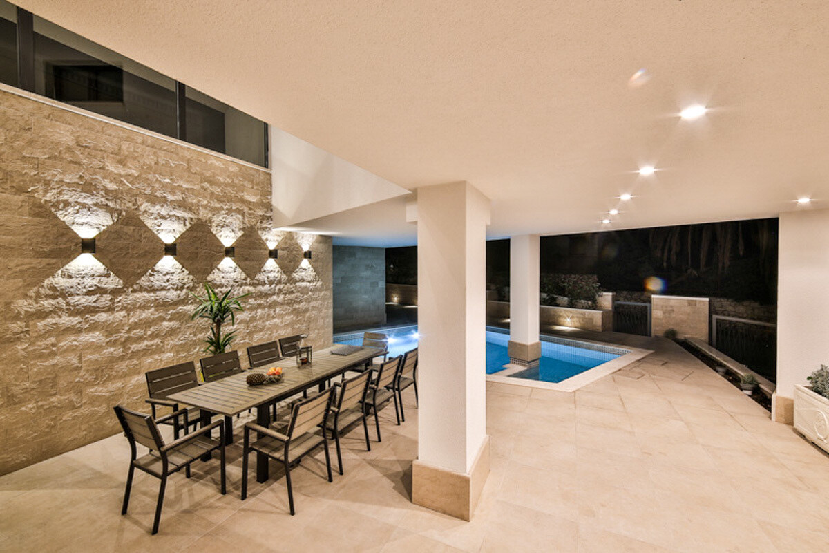 ŠPIČKOVĚ ZAŘÍZENÁ VILA S BAZÉNEM, TROGIR - ČIOVO — foto 3
