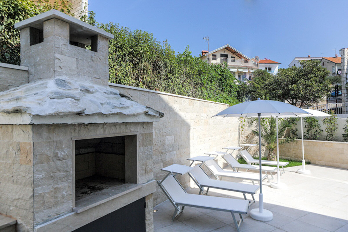 ŠPIČKOVĚ ZAŘÍZENÁ VILA S BAZÉNEM, TROGIR - ČIOVO — foto 7