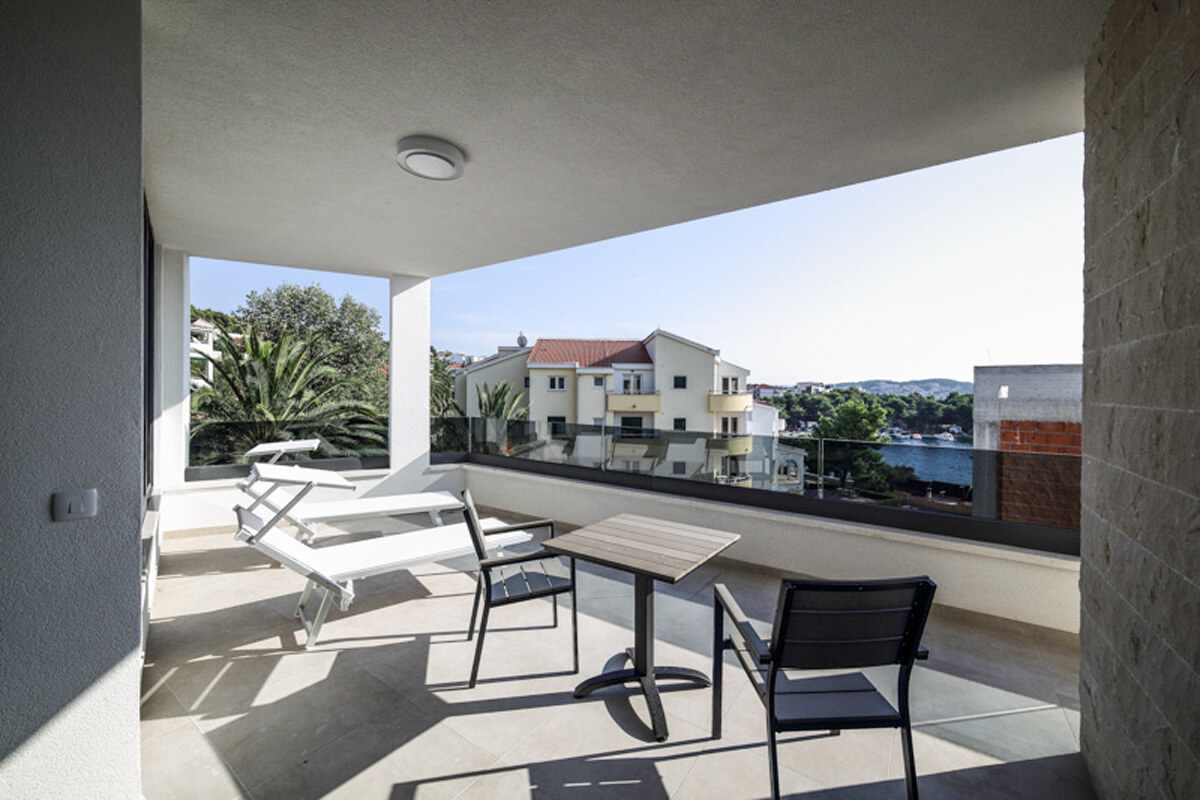 ŠPIČKOVĚ ZAŘÍZENÁ VILA S BAZÉNEM, TROGIR - ČIOVO — foto 8