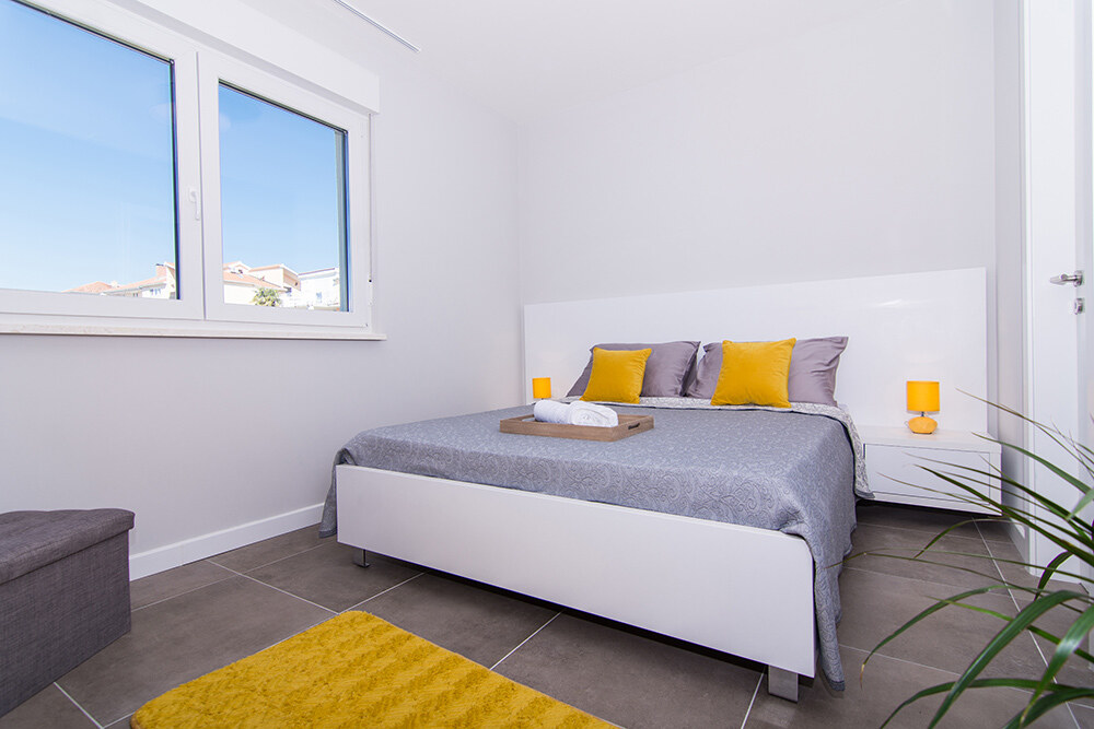 MODERNÍ LUXUSNÍ VILA 350 M OD MOŘE, KAŠTEL KAMBELOVAC — foto 11