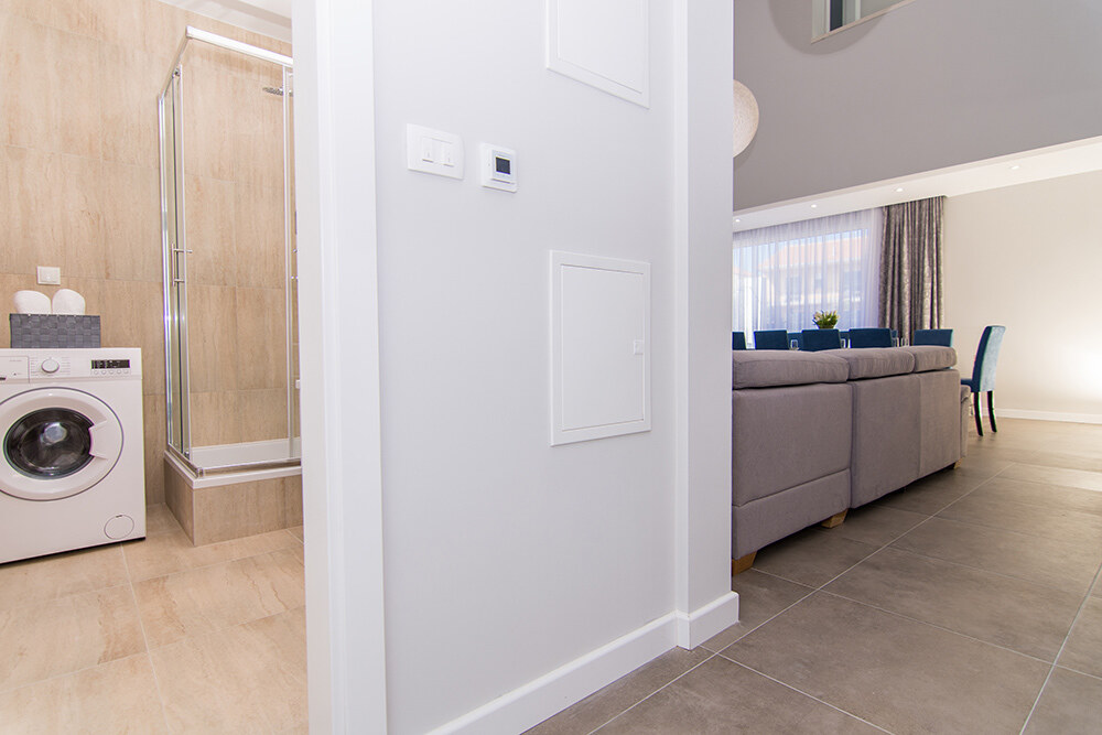 MODERNÍ LUXUSNÍ VILA 350 M OD MOŘE, KAŠTEL KAMBELOVAC — foto 15