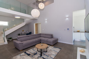 MODERNÍ LUXUSNÍ VILA 350 M OD MOŘE, KAŠTEL KAMBELOVAC — foto 3