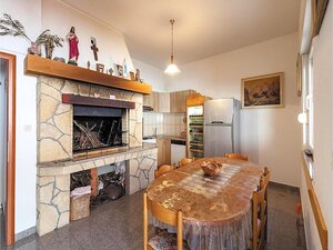 APARTMÁNOVÁ VILA S BAZÉNOM A VÝHĽADOM NA MORE — foto 19