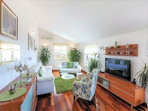 APARTMÁNOVÁ VILA S BAZÉNOM A VÝHĽADOM NA MORE — foto 6