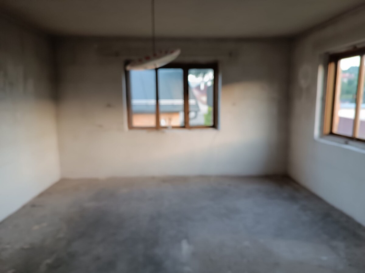 Rodinný dom na rekonštrukciu blízko centra mesta – Nová Baňa — foto 4