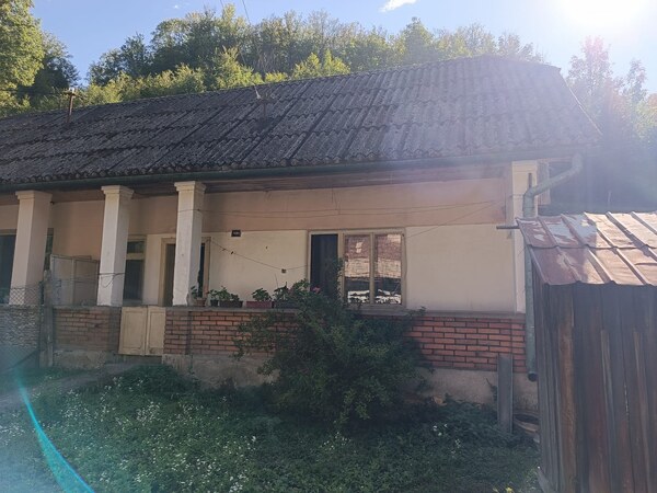 VEĽKÝ POZEMOK 2 321 m² | STARŠÍ DOM | ŽARNOVICA – LUKAVICA