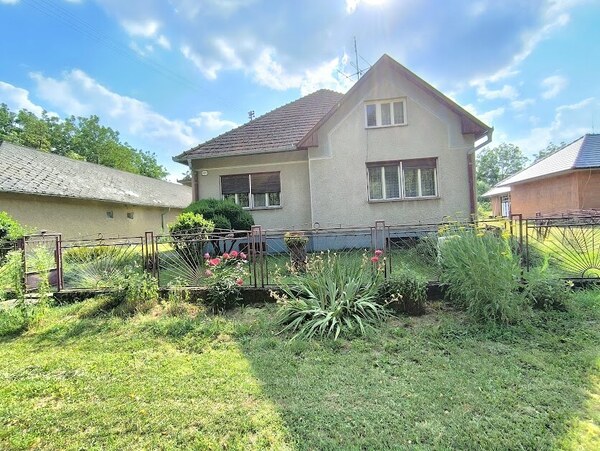 Čiastočne podpivničený RD Dedinka 1100m2 pozemok