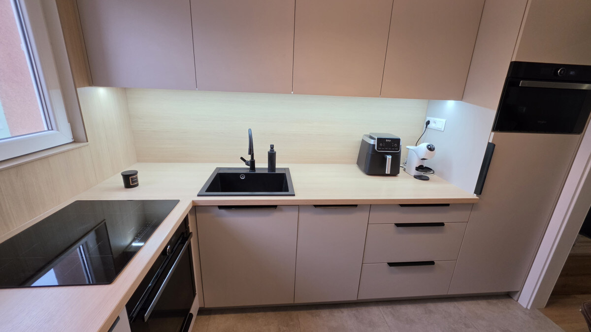 Predám Krásný kompletne prerobený 3- izbový byt Komárno — foto 2