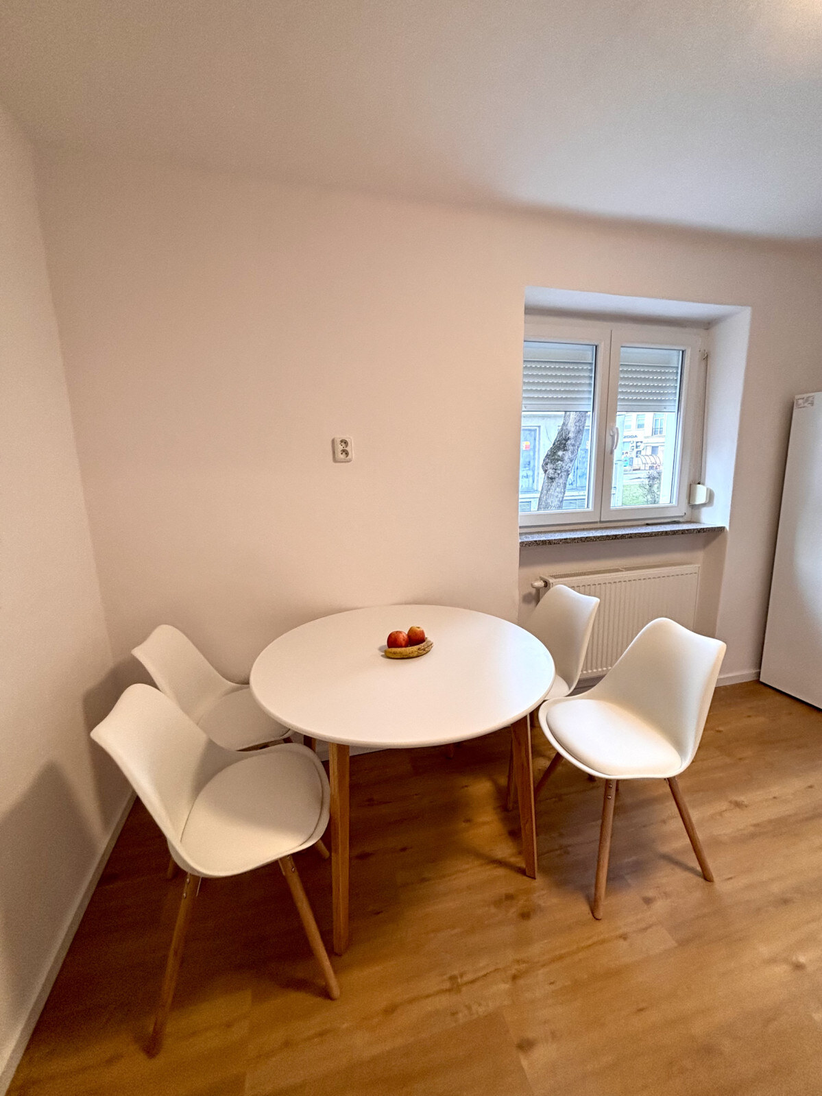 Ponúkame Vám na prenájom kompletne prerobený, zariadený 2 izbový byt v centre mesta Nové Zámky — foto 5