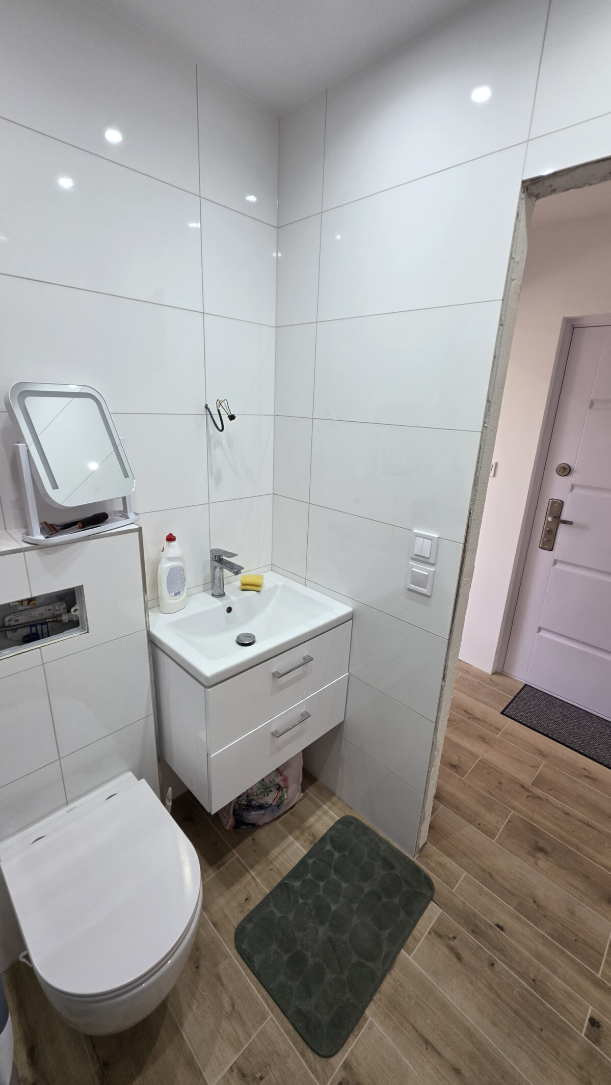 Ponúkam na predaj 1 izbový byt s Lodžiou Nové Zámky