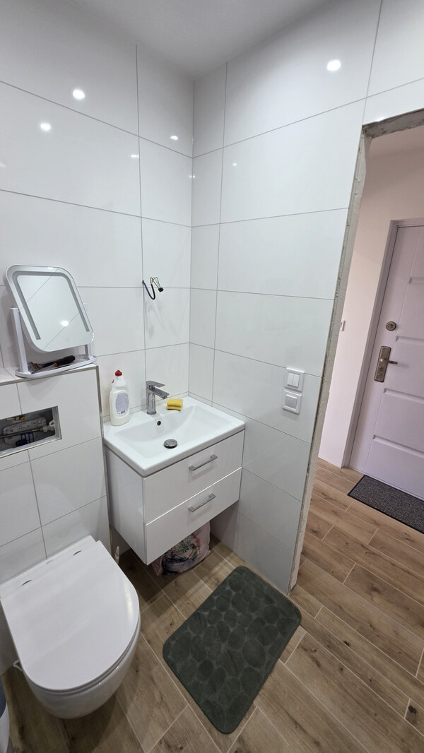 Ponúkam na predaj 1 izbový byt s Lodžiou Nové Zámky