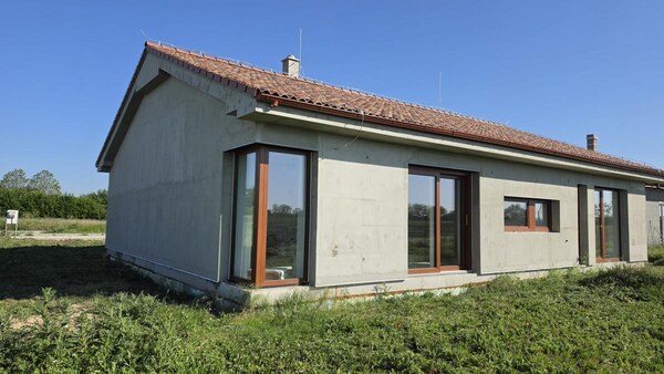 Exkluzívne Predám 4 IZBOVÚ NOVOSTAVBU v novej ulici Dvory nad Žitavou