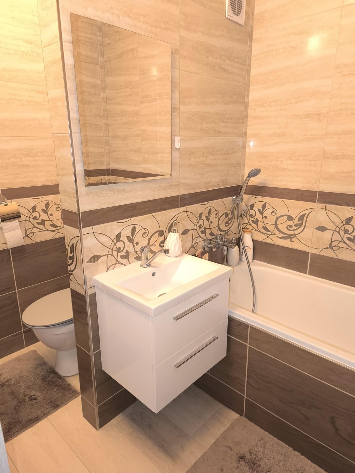 REZERVOVANÉ, Priestranný 3-izbový byt po kompletnej rekonštrukcii v Hurbanove — foto 7