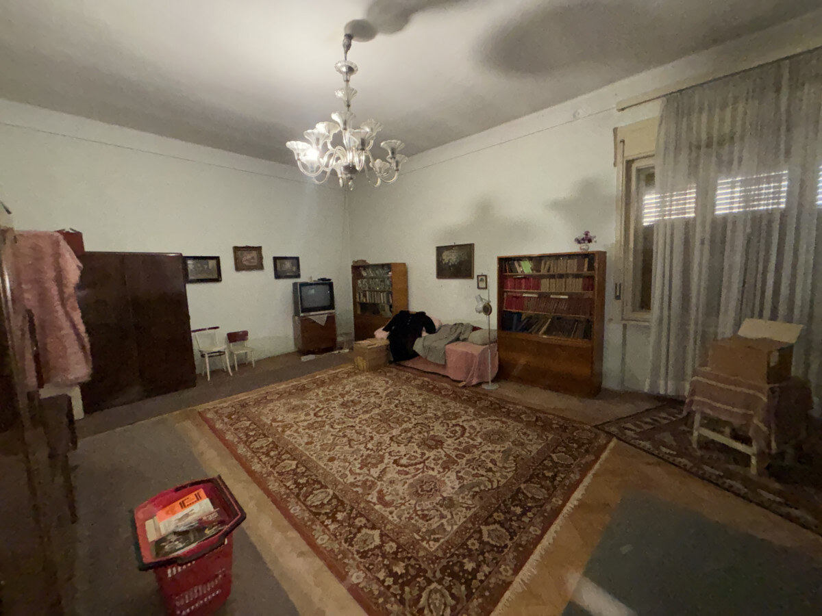 Ponúkame Vám na predaj rodinný dom v pôvodnom stave v meste Štúrovo — foto 2