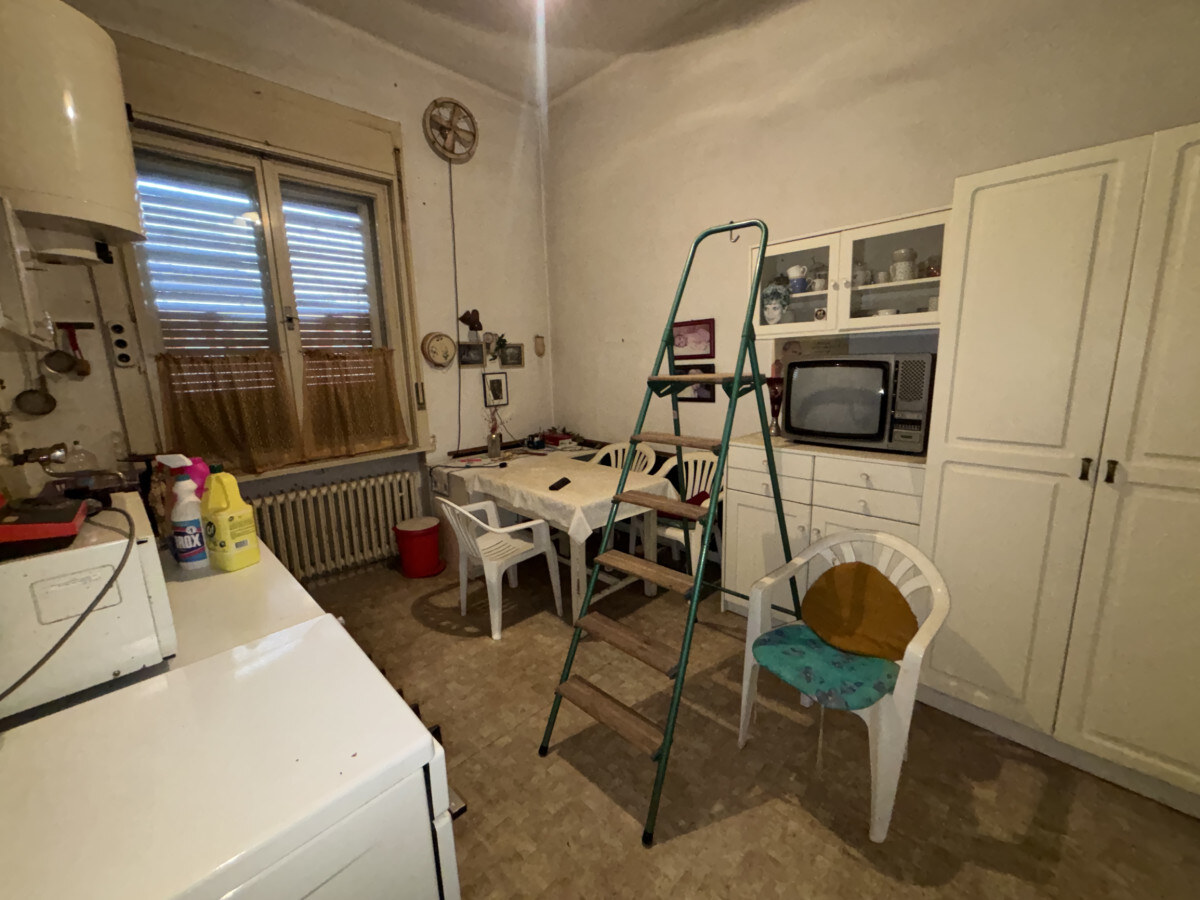 Ponúkame Vám na predaj rodinný dom v pôvodnom stave v meste Štúrovo — foto 7