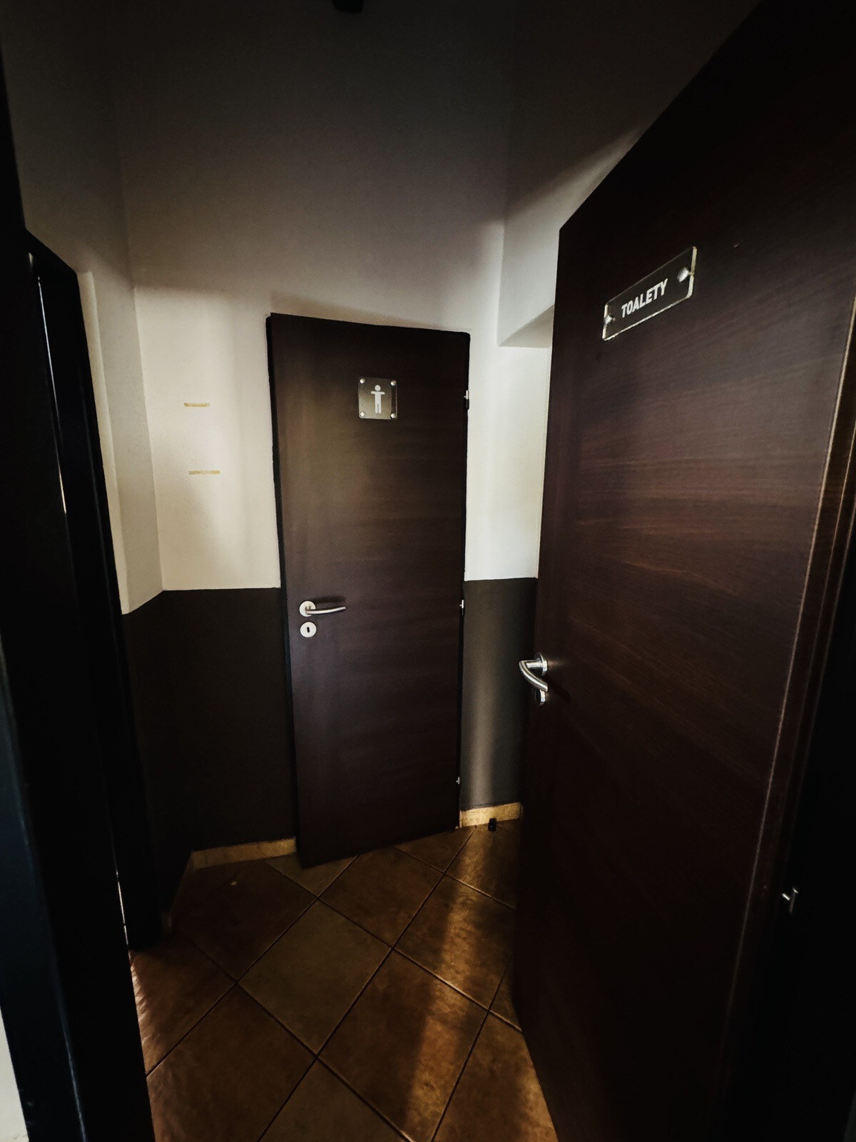 Ponúkame na prenájom obchodné priestory nachádzajúce sa v širšom centre mesta Nové Zámky na ulici Žerotínová bašta — foto 7