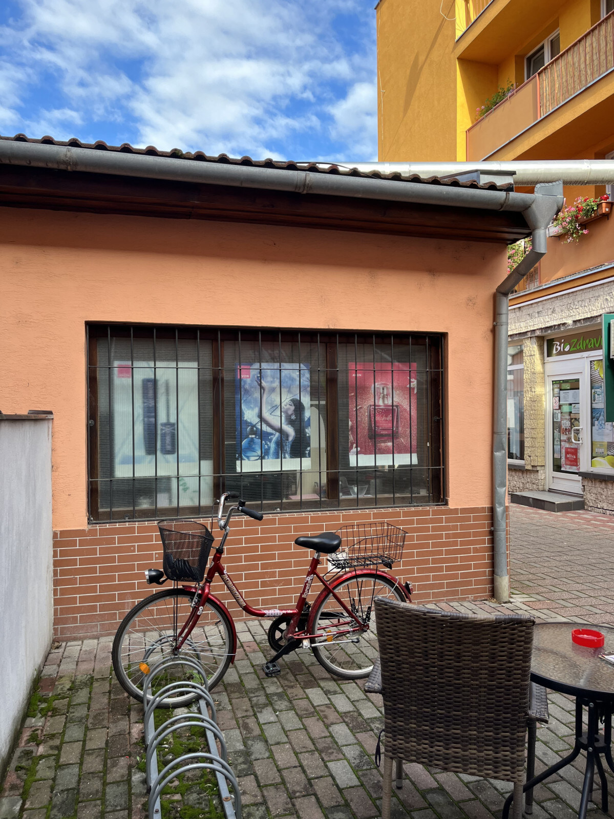 Ponúkame Vám na prenájom obchodný priestor v centre mesta Nové Zámky — foto 2