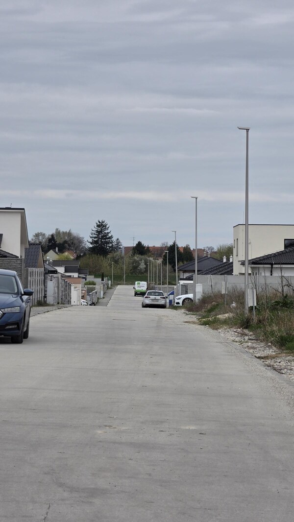 NOVINKA Predám stavebný pozemok 600 m2 v novej štvrti Nové Zámky