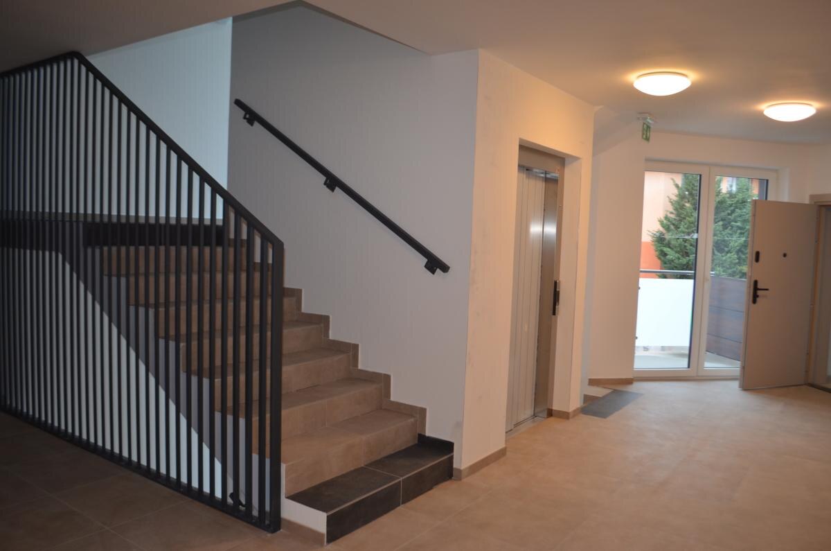 POSLEDNÝ 3 IZBOVÝ BYT NA PREDAJ!! Moderné bývanie v srdci Šurian . Komfort, štýl a jedinečná lokalita na dosah. — foto 3