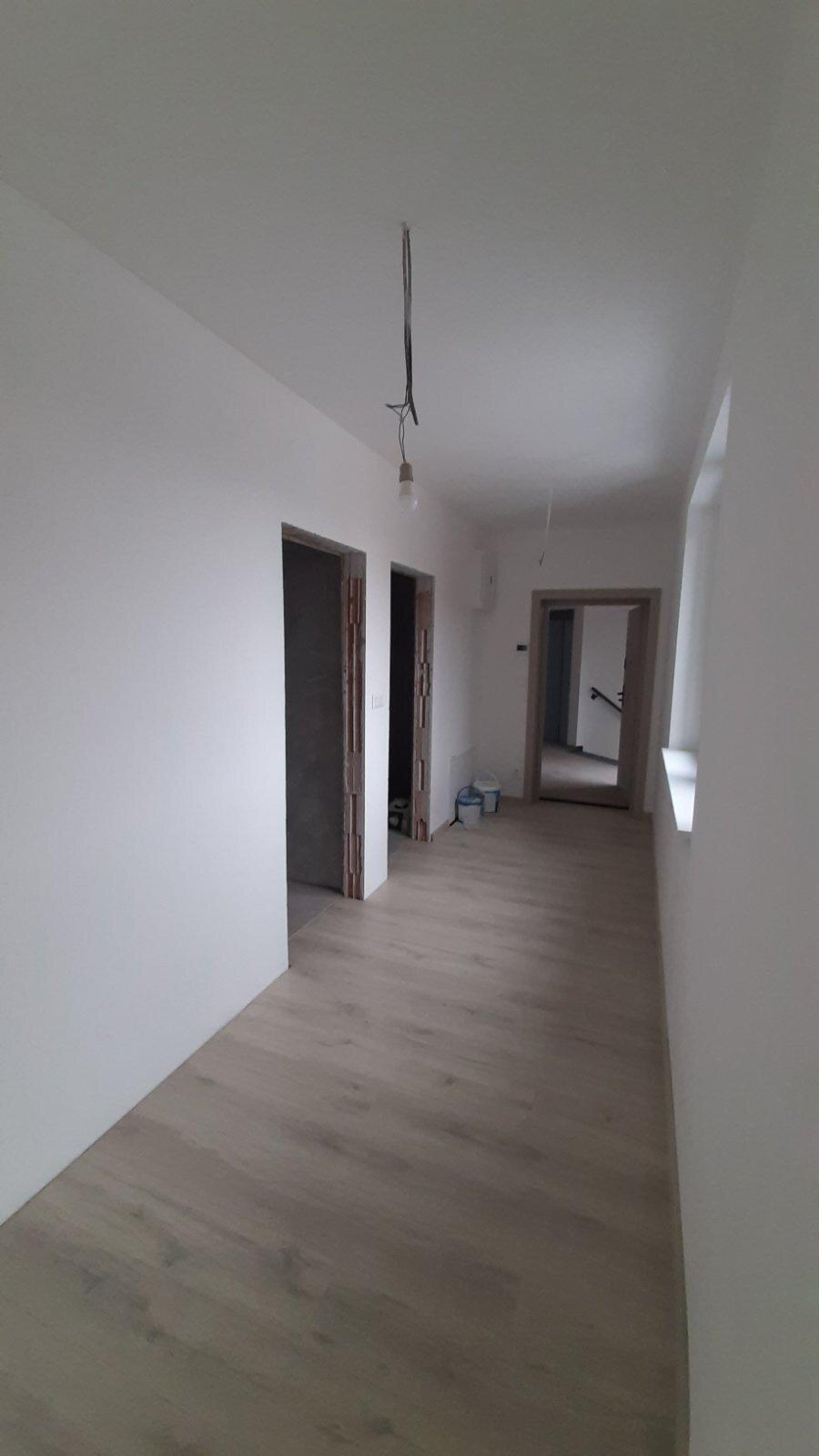 POSLEDNÝ 3 IZBOVÝ BYT NA PREDAJ!! Moderné bývanie v srdci Šurian . Komfort, štýl a jedinečná lokalita na dosah. — foto 7