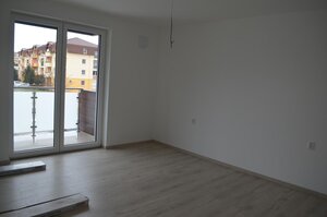 POSLEDNÝ 3 IZBOVÝ BYT NA PREDAJ!! Moderné bývanie v srdci Šurian . Komfort, štýl a jedinečná lokalita na dosah. — foto 1