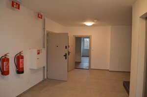 POSLEDNÝ 3 IZBOVÝ BYT NA PREDAJ!! Moderné bývanie v srdci Šurian . Komfort, štýl a jedinečná lokalita na dosah. — foto 2