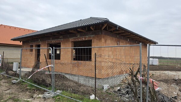 NOVINKA Ponúkam na predaj 4 izbovú NOVOSTAVBU v obci ANDOVCE