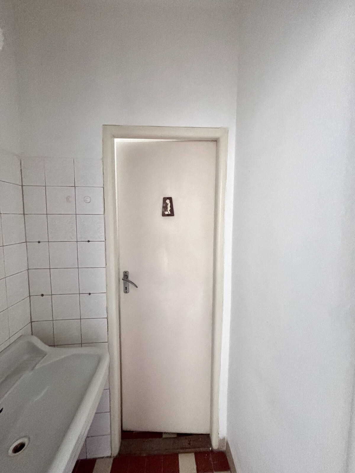 Ponúkame Vám na predaj 7 izbový rodinný dom v tichej a lukratívnej lokalite v Nových Zámkoch! — foto 7