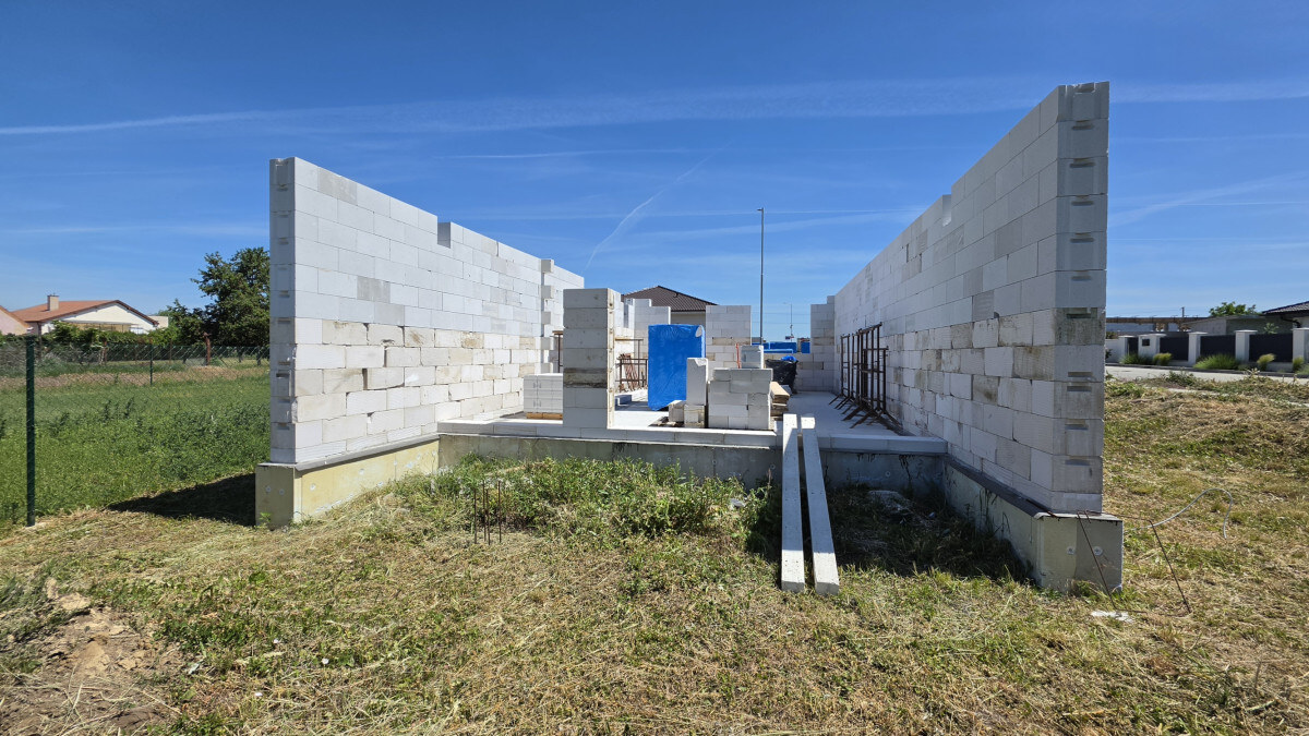 Ponúkam na Predaj modernú poschodovú novostavbu v obci Dvory nad Žitavou — foto 7