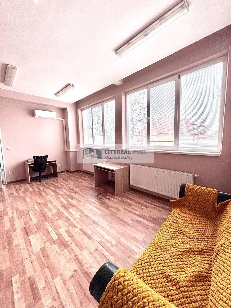Ponúkame Vám na prenájom kancelárie a administratívne priestory v Nových Zámkoch! — foto 2