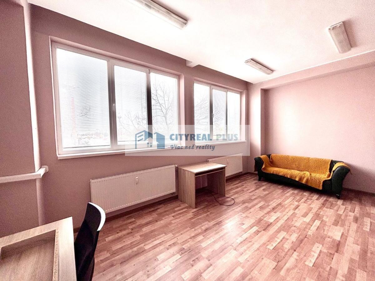 Ponúkame Vám na prenájom kancelárie a administratívne priestory v Nových Zámkoch! — foto 3