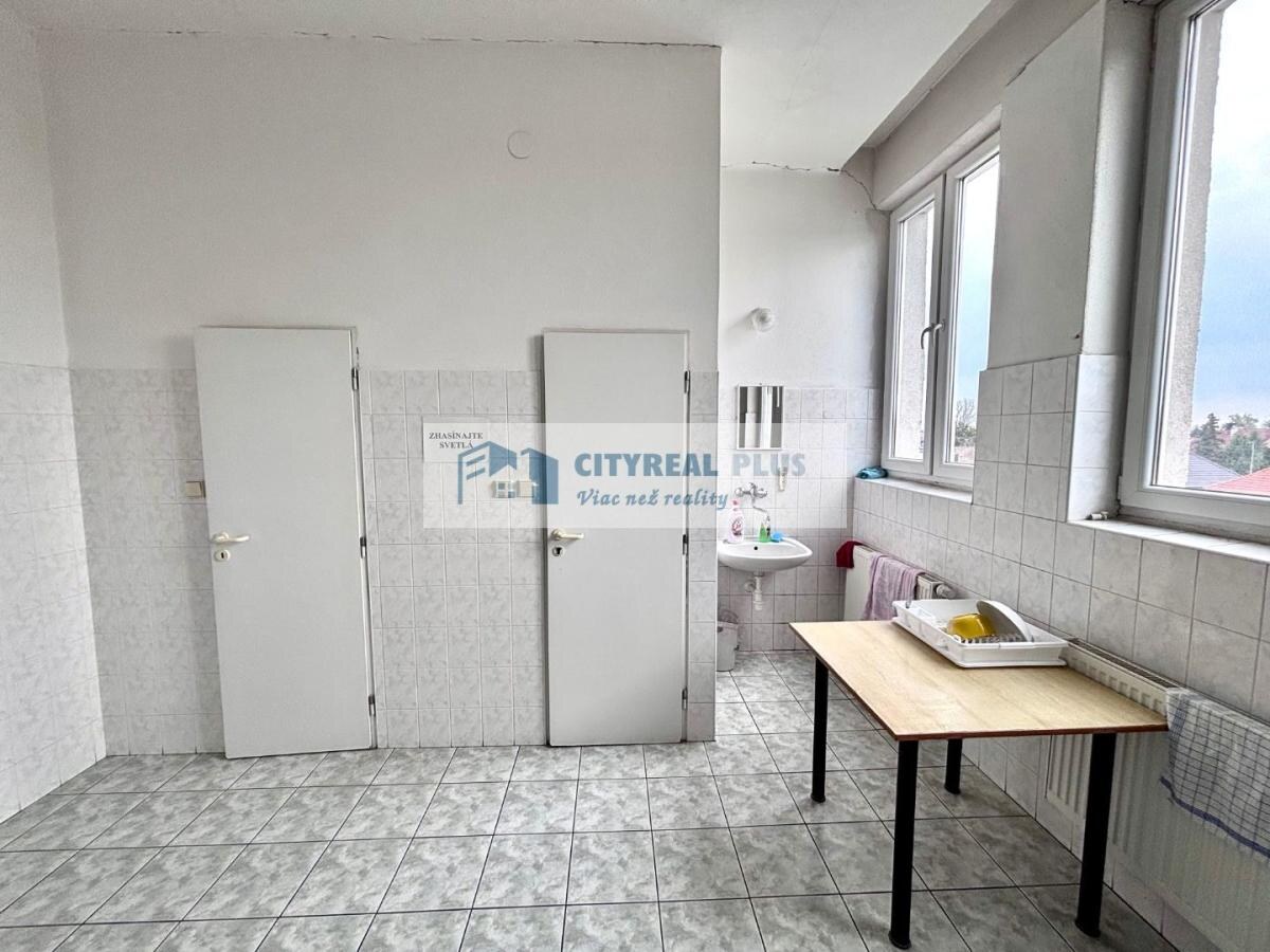 Ponúkame Vám na prenájom kancelárie a administratívne priestory v Nových Zámkoch! — foto 6