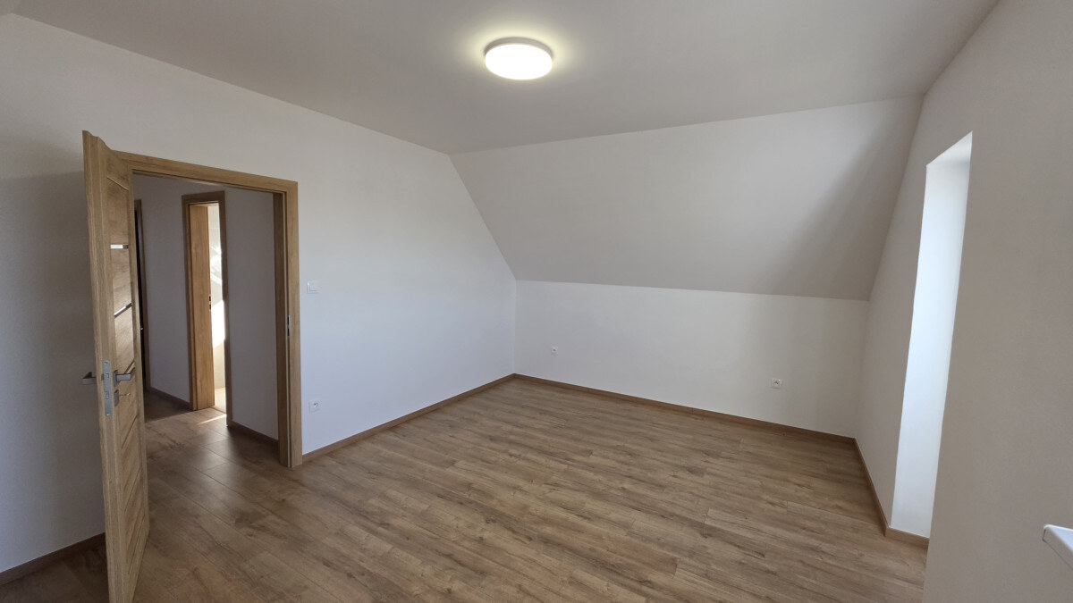 TOPP PONUKA !Ponúkam na predaj rodinný dom v radovej zástavbe v meste Kolárovo — foto 5