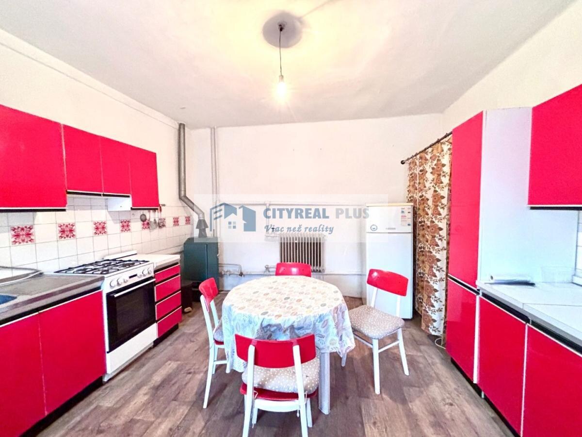Výrazne znížená cena! Ponúkame Vám na predaj rodinný dom na 20 árovom pozemku v Nových Zámkoch! — foto 8
