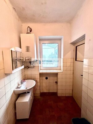 Výrazne znížená cena! Ponúkame Vám na predaj rodinný dom na 20 árovom pozemku v Nových Zámkoch! — foto 7