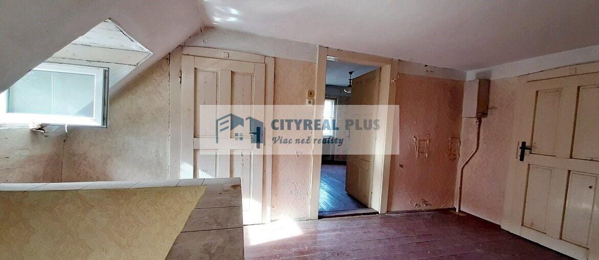 Na predaj starší dvojpodlažný rodinný dom v meste Nové Zámky — foto 7