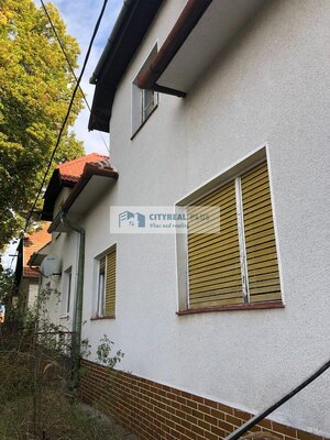 Na predaj starší dvojpodlažný rodinný dom v meste Nové Zámky — foto 2