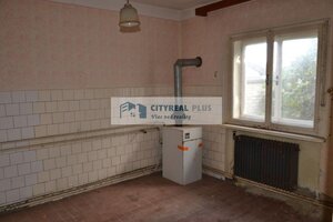 Na predaj starší dvojpodlažný rodinný dom v meste Nové Zámky — foto 9
