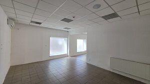 Prenájom obchodo administratívný priestor CENTRUM Nové Zámky — foto 1