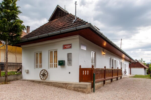 MAĎARSKO _ dva domy _ nová rekonštrukcia s vírivkou_ Szögliget