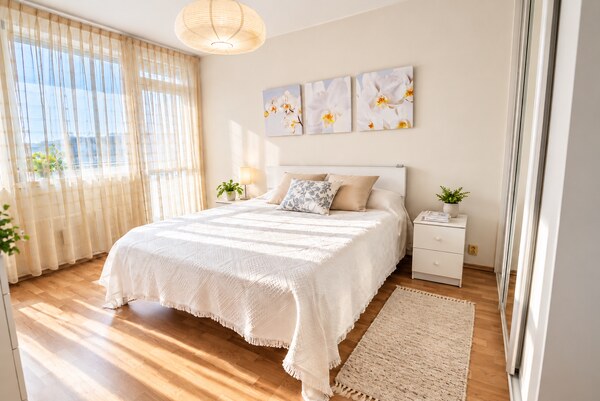 Na prenájom priestranný 3-izbový byt s lodžiou, 101 m², od 10 / 2026