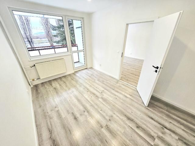 3 izbový byt Bánovce nad Bebravou /CENTRUM/65 m2 / BALKÓN/ PIVNICA — foto 3