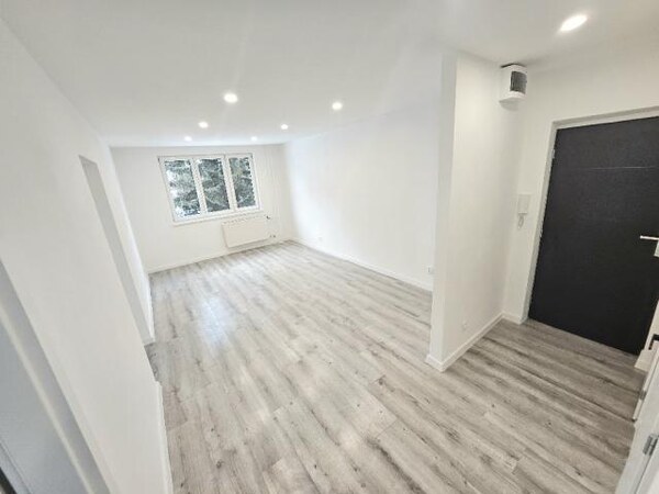 3 izbový byt Bánovce nad Bebravou /CENTRUM/65 m2 / BALKÓN/ PIVNICA