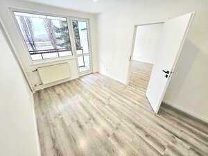 3 izbový byt Bánovce nad Bebravou /CENTRUM/65 m2 / BALKÓN/ PIVNICA — foto 3