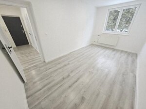 3 izbový byt Bánovce nad Bebravou /CENTRUM/65 m2 / BALKÓN/ PIVNICA — foto 4