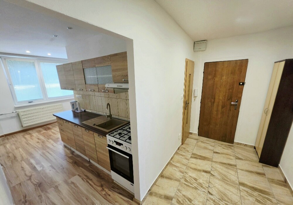PRENÁJOM Bánovce nad Bebravou/3 IZBOVÝ BYT/ CENTRUM-STRED/ — foto 2
