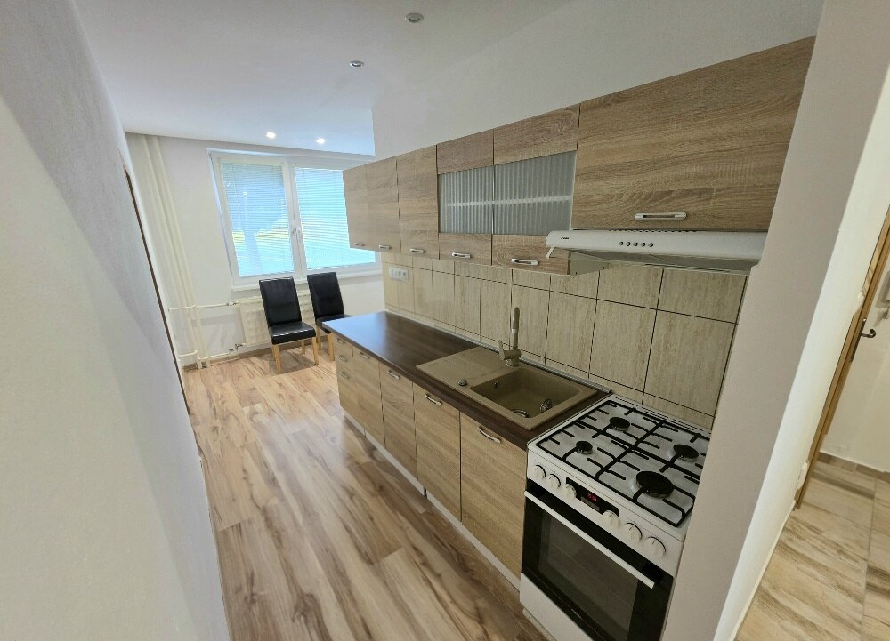 PRENÁJOM Bánovce nad Bebravou/3 IZBOVÝ BYT/ CENTRUM-STRED/ — foto 4