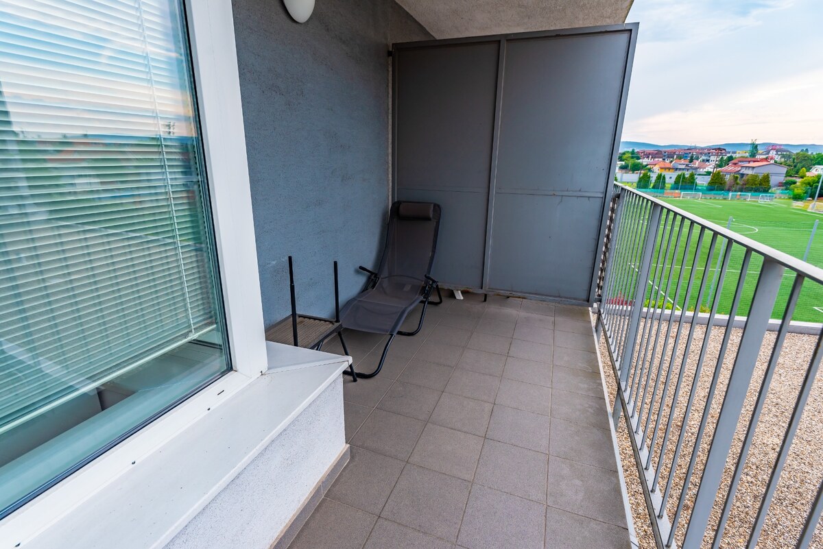 Na prenájom luxusný 2-izbový byt + 2 balkóny, 73 m², garážové státie, — foto 16