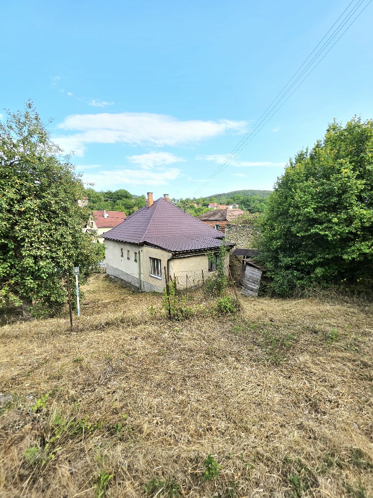 Rodinný dom s krásnym pozemkom v obci Kšinná /POZEMOK 831 m2 — foto 15